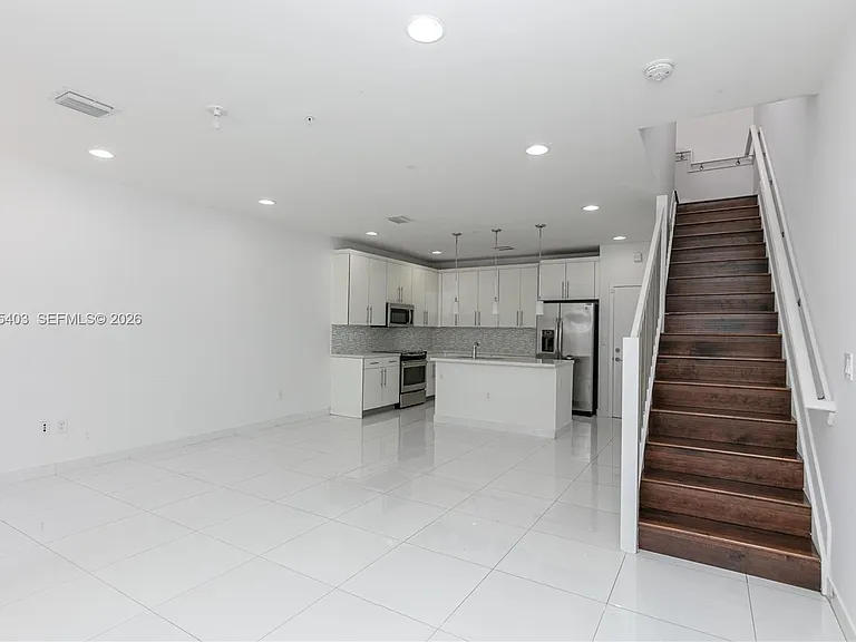 2610 NE 213th St #103 — Photo 3