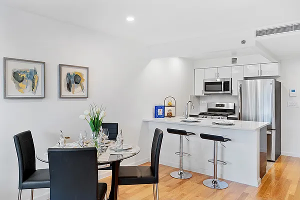 Sold by E Realty International Corp | media 9