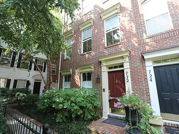 4 bed, 3.5 bath, 2275 sqft, $5,950 — Photo 2