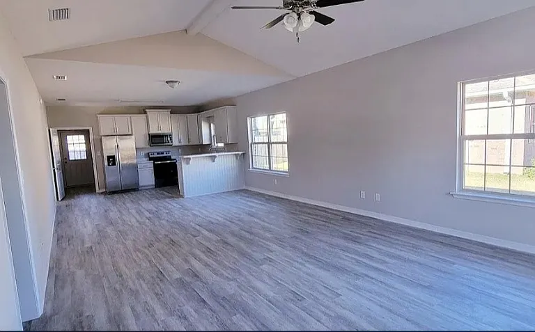6101 Albray Dr — Photo 2