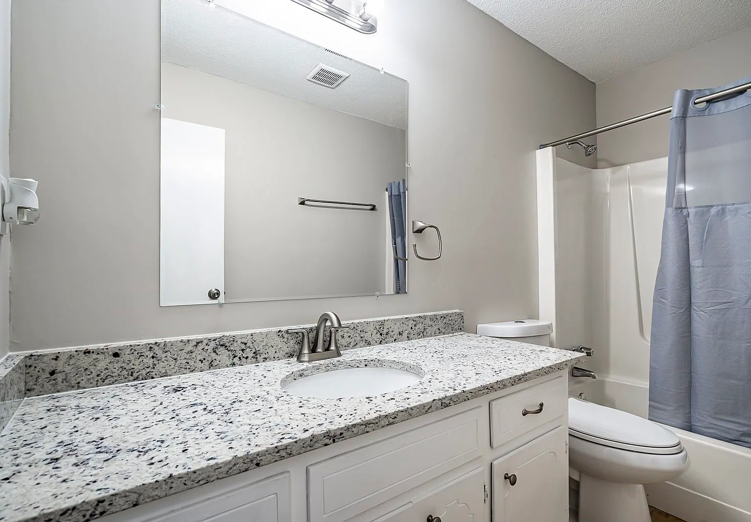 4 bed, 4.0 bath, 1744 sqft, $1,118 — Photo 4