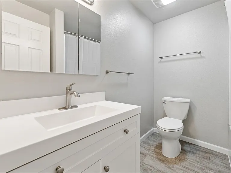 2556 Hill St SE — Photo 6