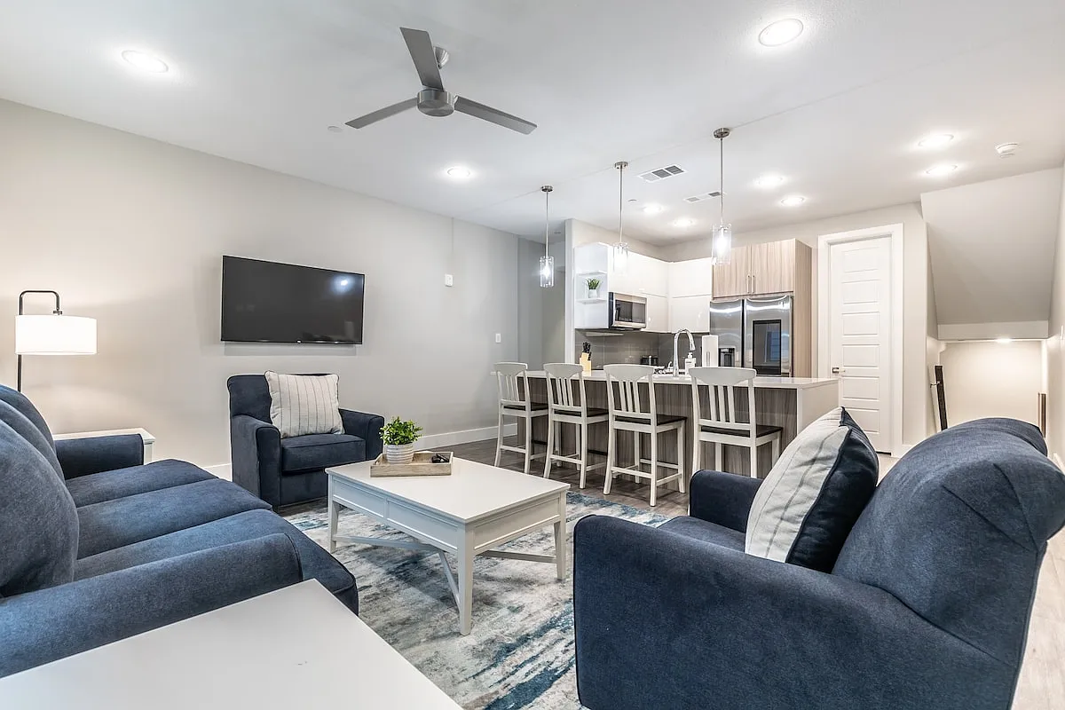 2 bed, 1288 sqft, $4,500 — Photo 1