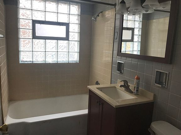 4th image of 18352 Highland Ave #1N