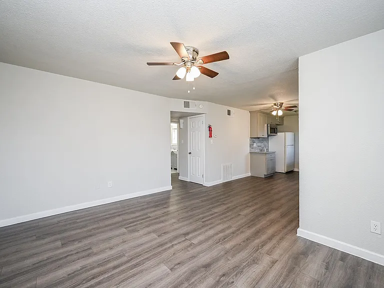 1518 East Ave #104 — Photo 29
