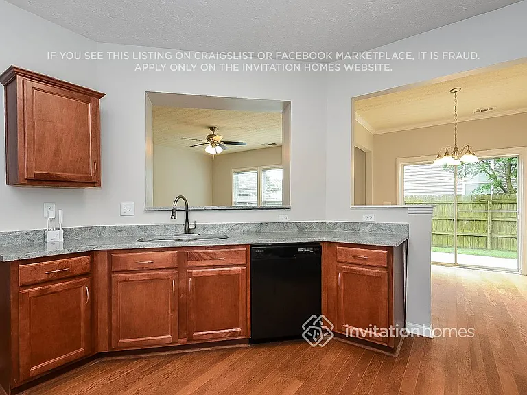 739 Mountain Laurel Dr — Photo 4