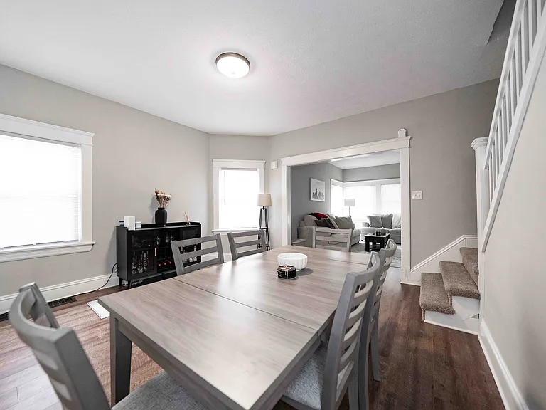 1374 Gladys Ave — Photo 5