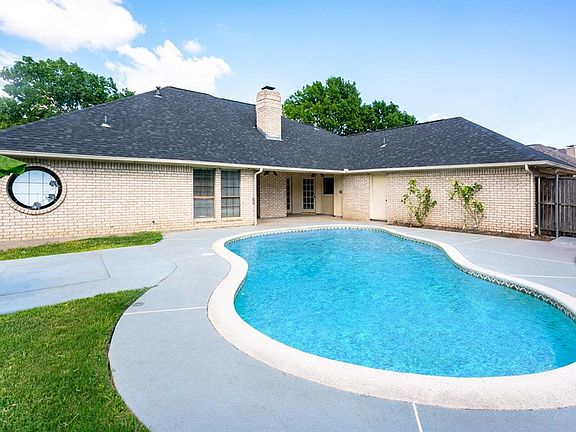 5th image of 705 Deer Creek Dr