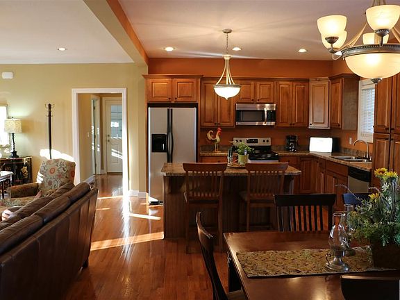4th image of 132 Grayson Dr