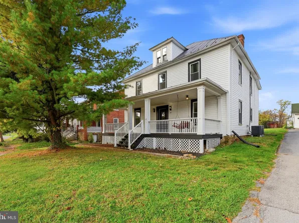 9862 Winchester Ave, Bunker Hill, WV 25413