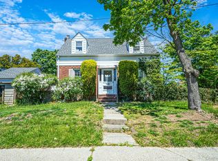 140 Freeman Ave, Elmont, NY 11003