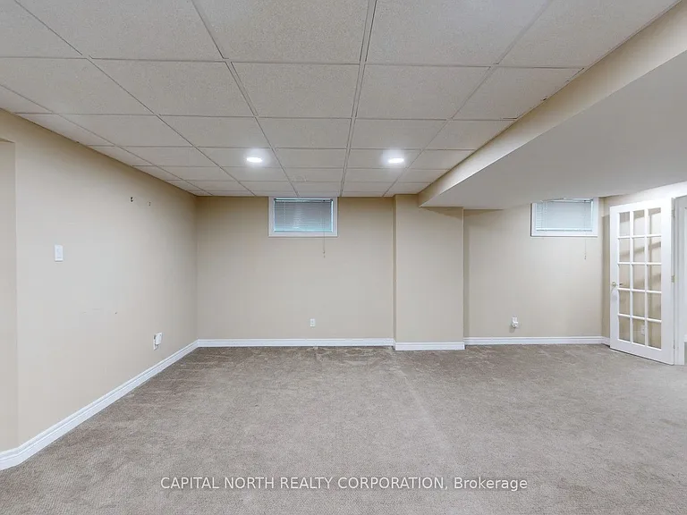 43 Gardiner Dr #LOWER — Photo 7