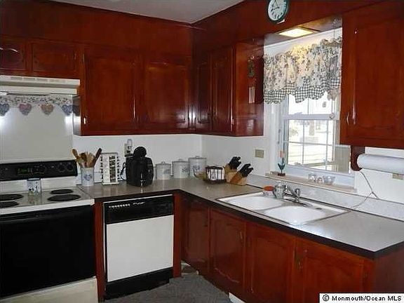 4th image of 85A Dorchester Dr