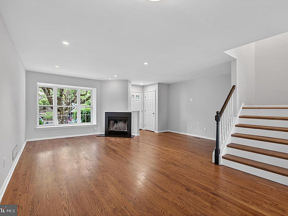3rd image of 1202 Harbour Ridge Ln