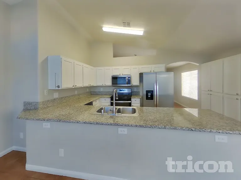 7020 Overhill Ave — Photo 4