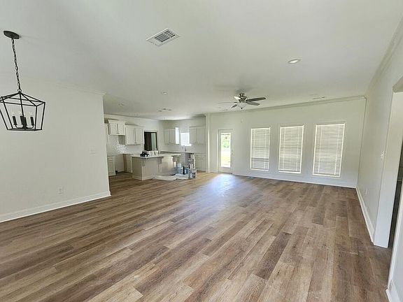 4th image of 109 Fawns Rest Ct
