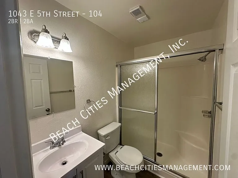 1043 E 5th St #104 — Photo 33