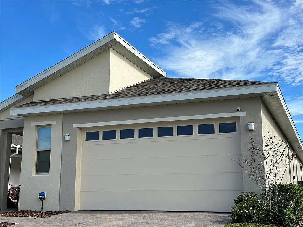 3 bed, 2.0 bath, 1876 sqft, $2,200 — Photo 2