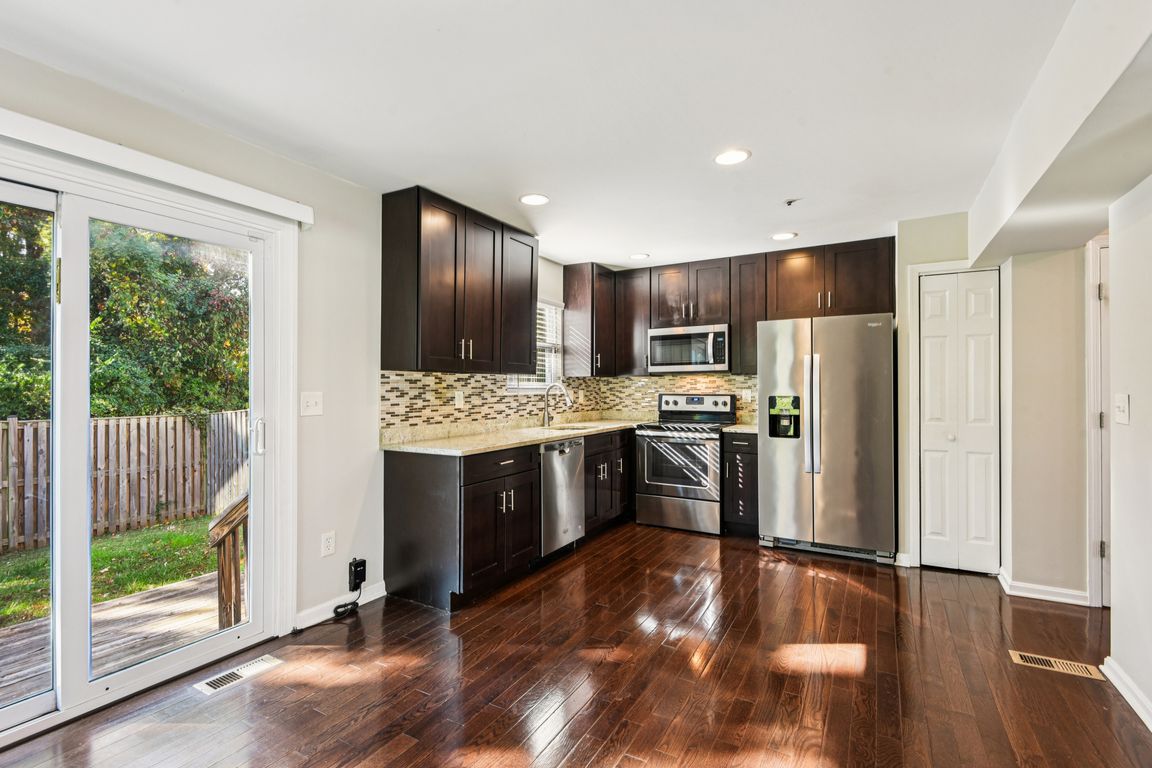 next background image