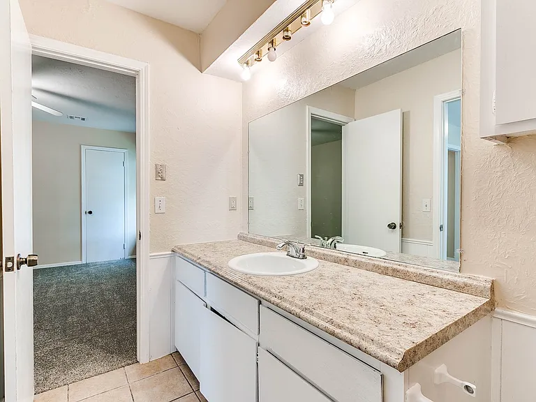 504 N Davis Ave — Photo 13