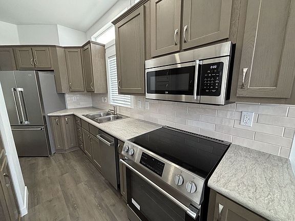 5th image of 3020 E Main St #V121