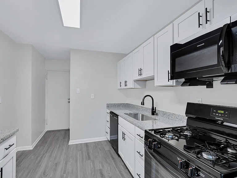 The Warwick Apartments — Photo 13