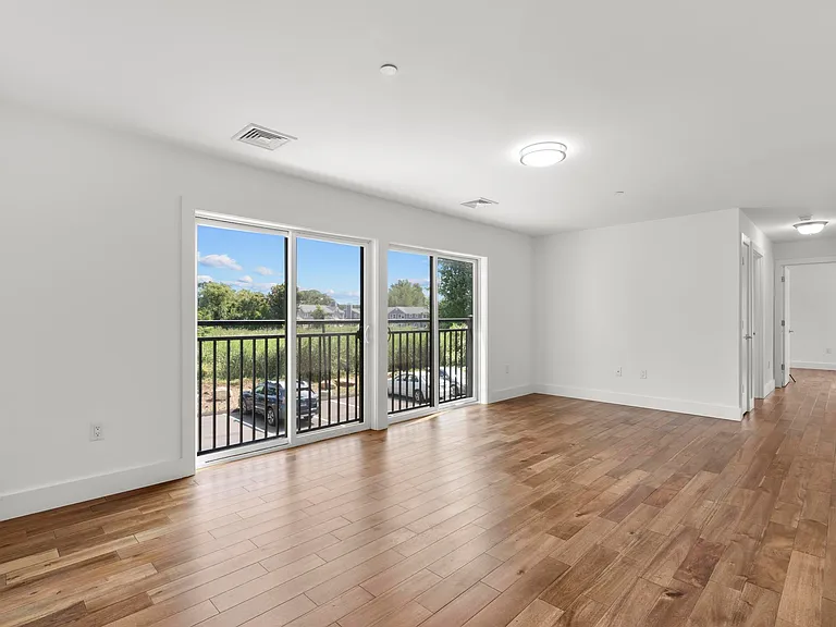 245 E Main St #2 — Photo 6