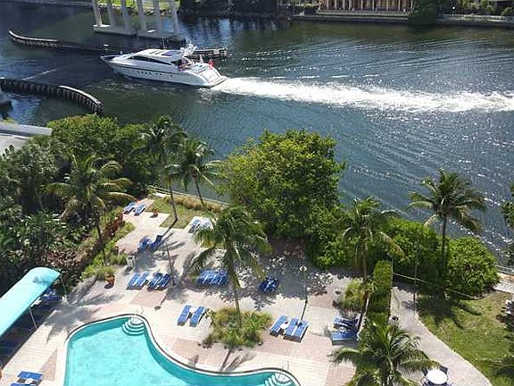3rd image of 19390 Collins Ave APT 1509