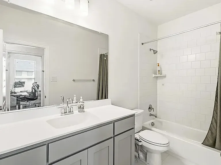 2532 Campden Mews — Photo 21