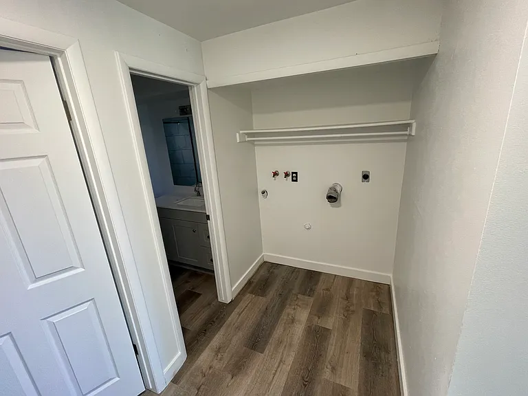 880 West Ln #678 — Photo 4
