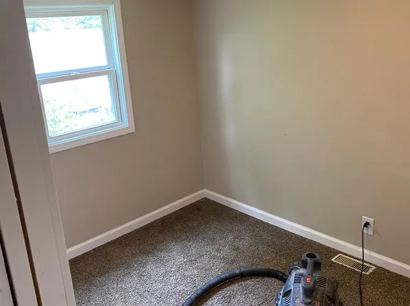 447 Schwallie Ave, Zanesville, OH 43701