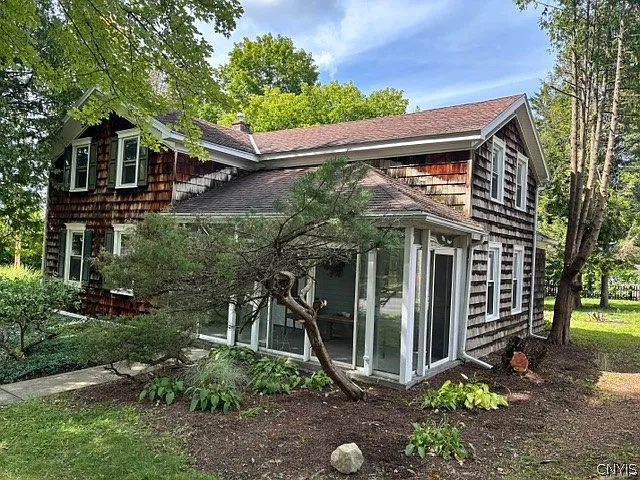 3 bed, 1.5 bath, 1120 sqft, $2,900 — Photo 3