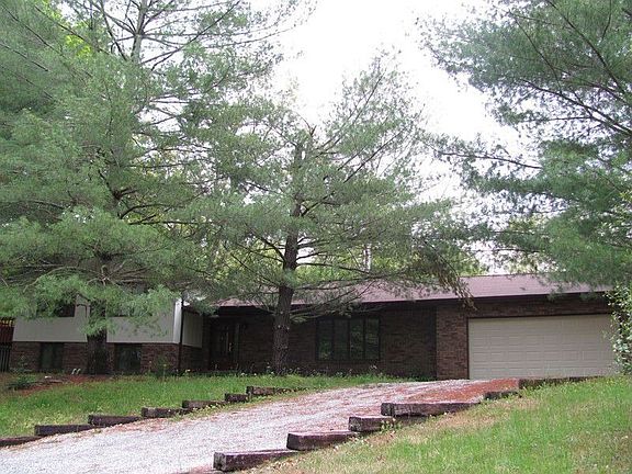 3rd image of 8 Dogwood Ln