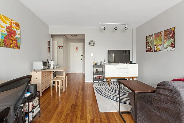 Rented by Corcoran | media 7