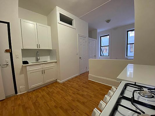 3rd image of 344 E 62nd St #3D