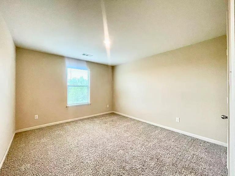 1702 Sandalwood Way — Photo 21