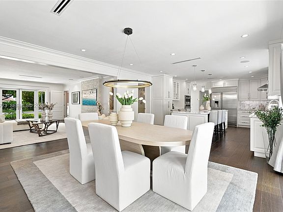 4th image of 3267 Riviera Dr