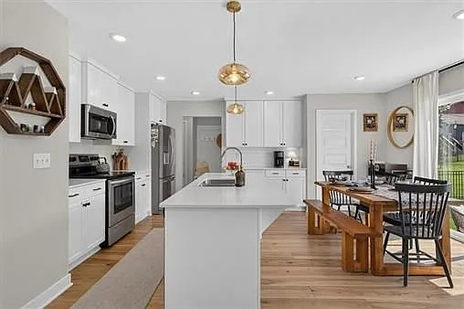 8905 SW 8th St — Photo 12