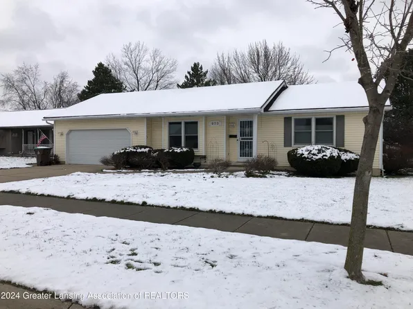 923 Candela Ln, Grand Ledge, MI 48837
