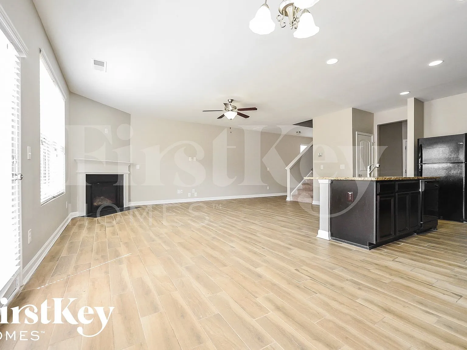 3 bed, 2.5 bath, 2022 sqft, $2,465 — Photo 4