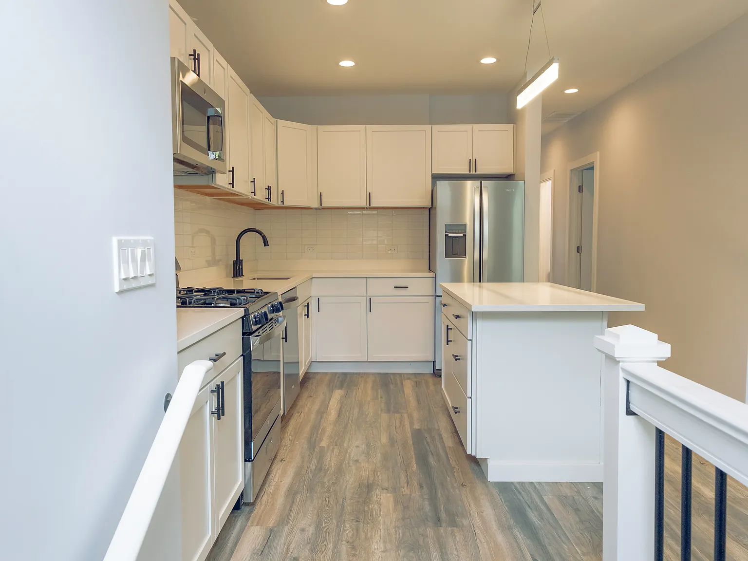 3 bed, 1.5 bath, 900 sqft, $3,375 — Photo 3