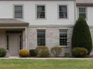 2426 Rochester Rd #F, Sewickley, PA 15143