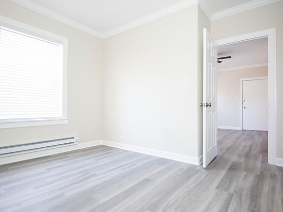 4th image of 638 W Roscoe St #3N