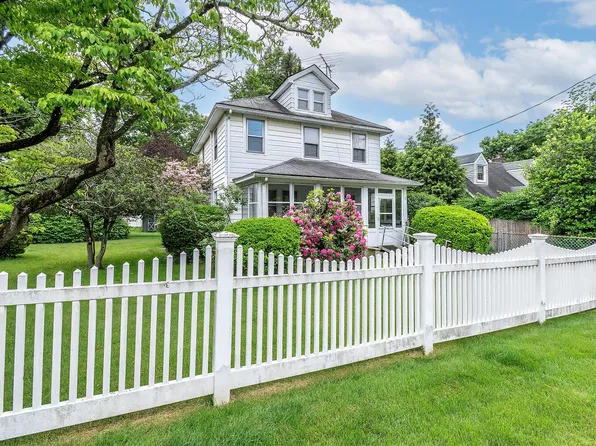 3 3rd Street, Glenwood Landing, NY 11547