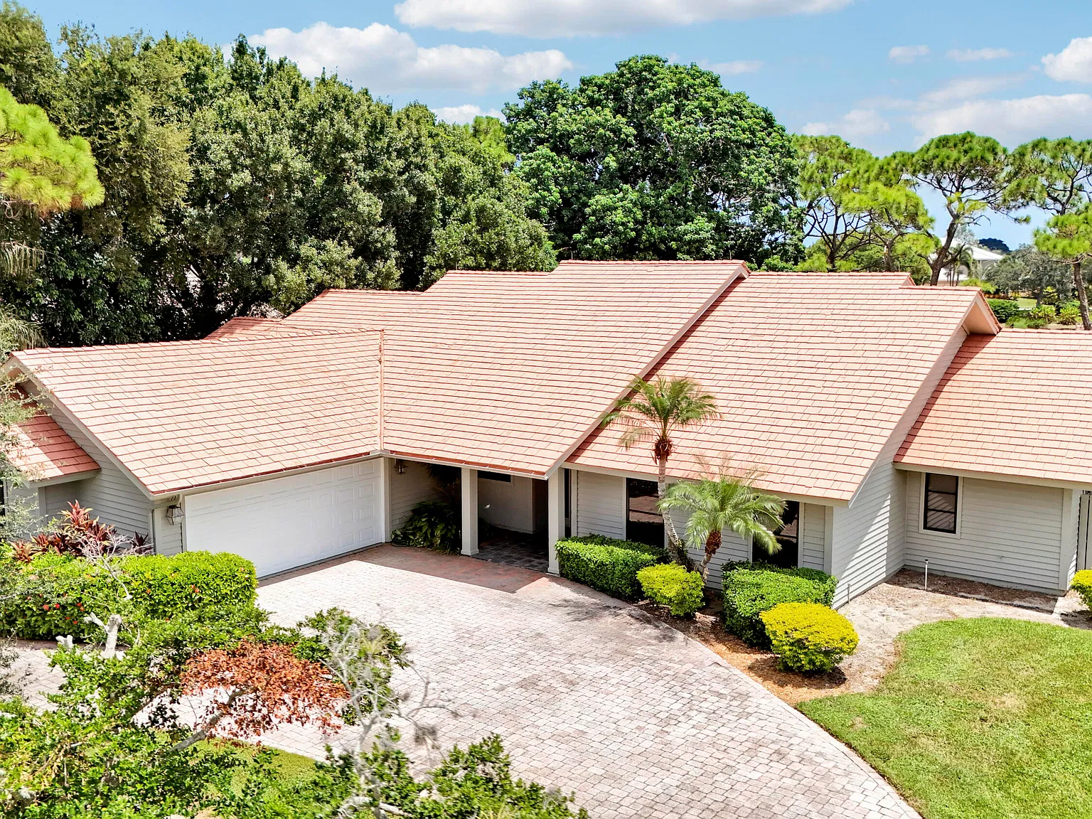 3 bed, 2.5 bath, 2214 sqft, $9,000 — Photo 3