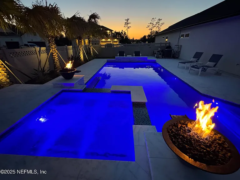 318 Windwalker Dr — Photo 2