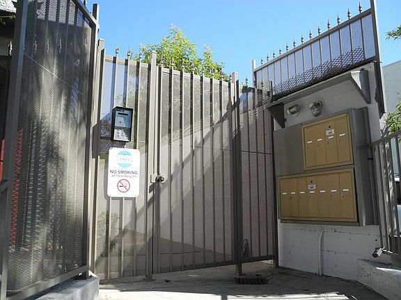 4th image of 2809 Montrose Ave APT 7