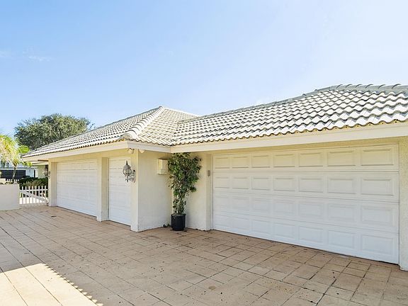 3rd image of 3928 Live Oak Blvd