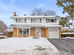 34 Hadley Cir, Ottawa, ON K2H6N9