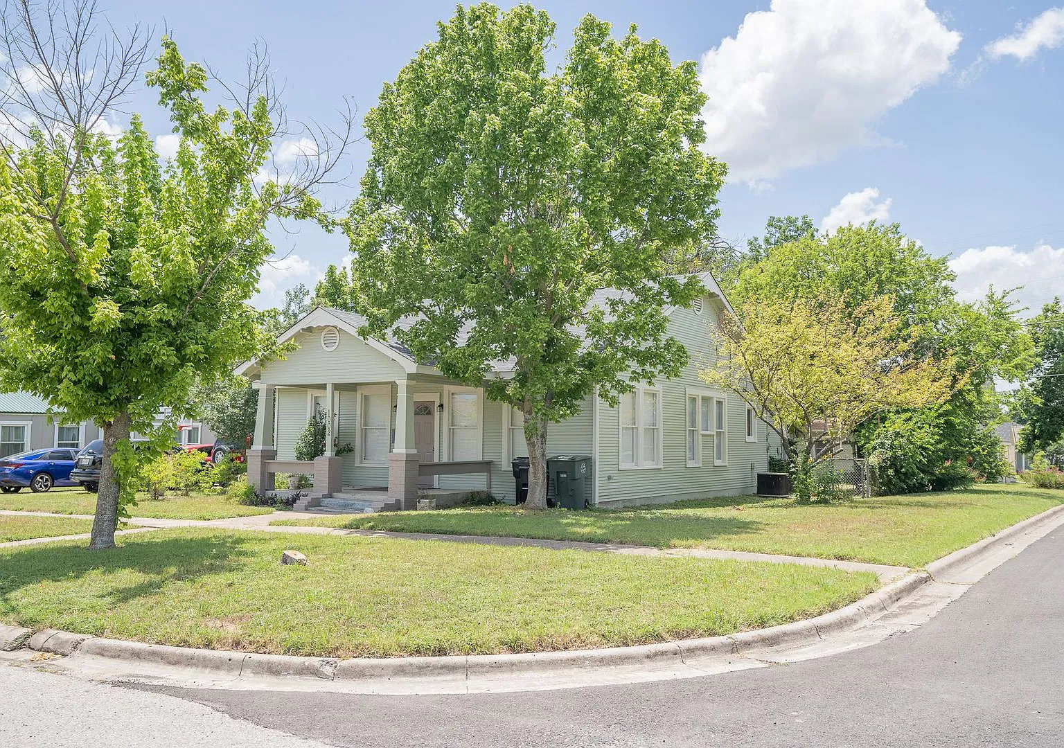 Gorgeous bungalow by Baylor Scott & White — Photo 2